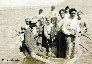 MERS EL KEBIR F UNE BARQUE EN SURCHARGE